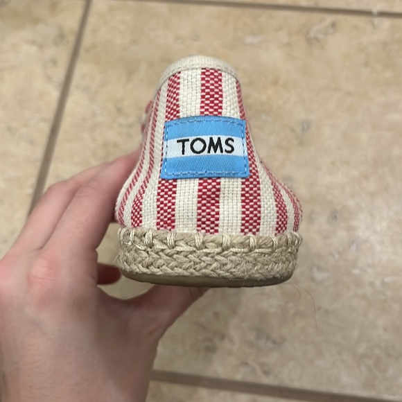 Toms - Picture 3 of 8
